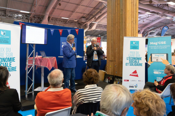 Patrick Gobert et Roger Belot saluent la MAIF marraine du prix depuis sa création - Photo Jacques Martin -